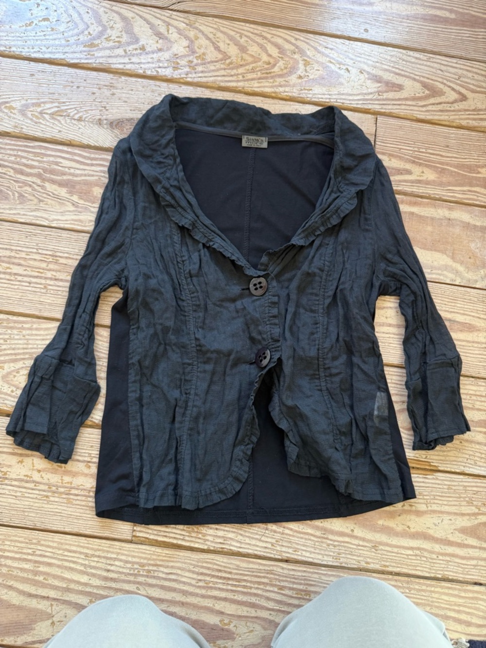 Siste’s black lightweight crinkle dress jacket featuring 3/4 sleeves size m